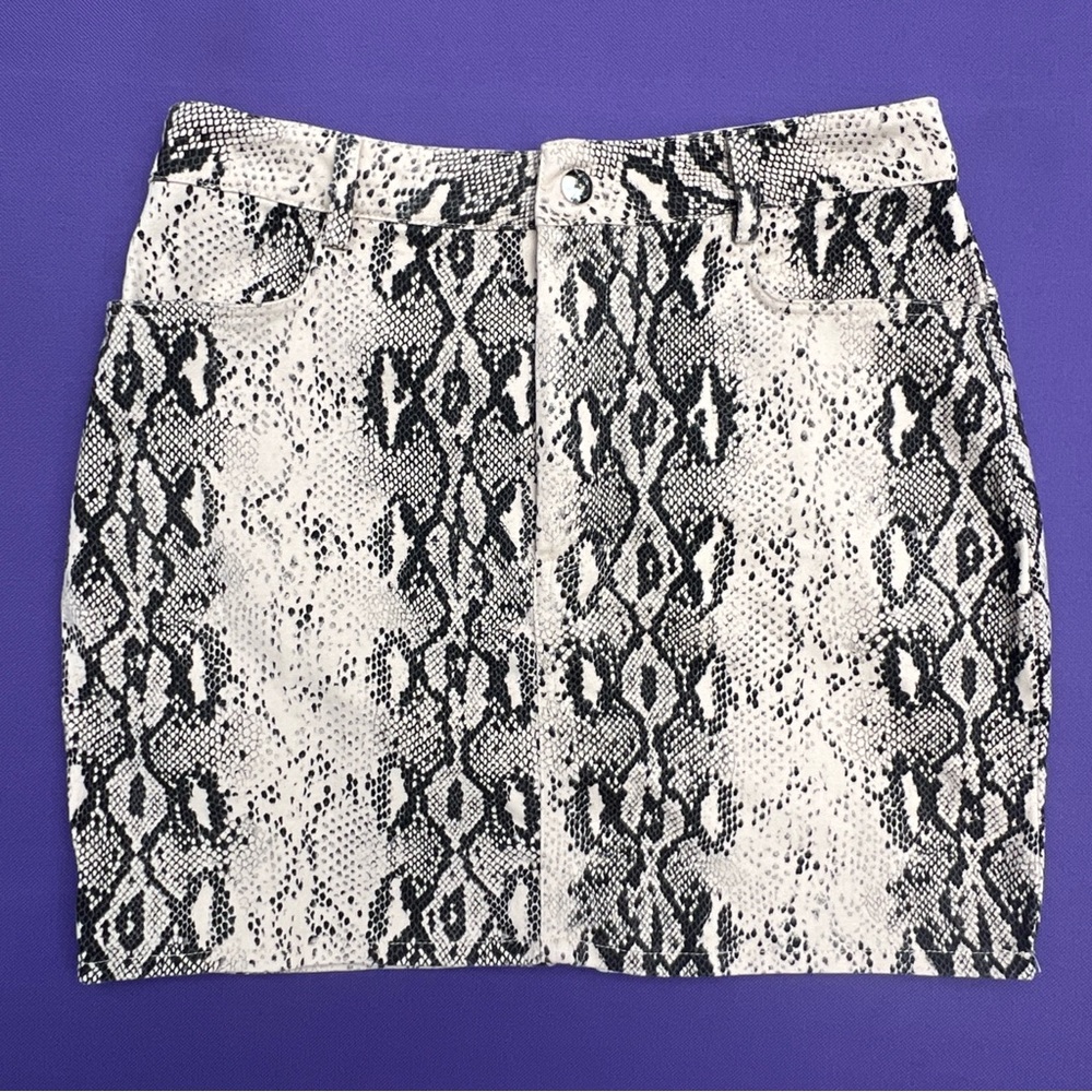 Superdown Isabella Snakeskin Mini Skirt - Picture 2 of 15